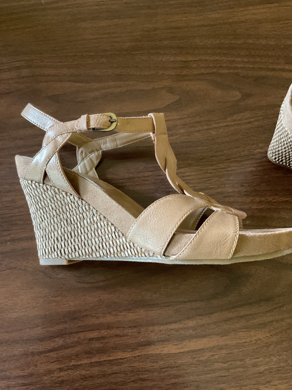 AEROSOLES Tan/Nude Woven Platform Wedge Sandals size 9.5